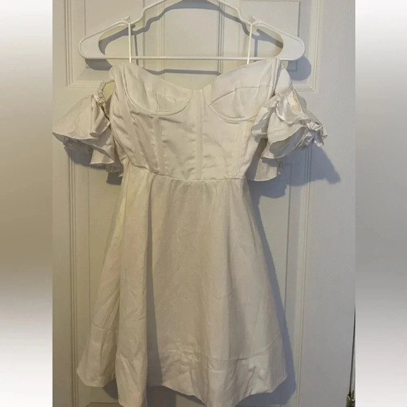 Bardot ruffle sleeve corset mini dress in white Linen Size 8 NWOT Sold Out! - Picture 4 of 8